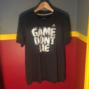 Men’s size Large adidas shirt.